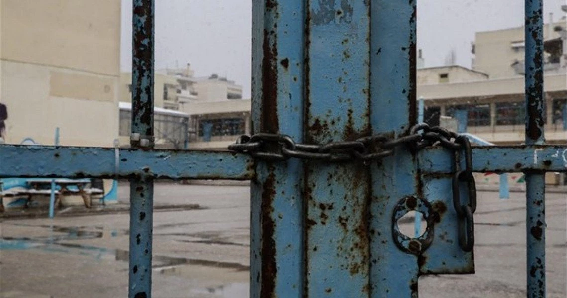 Μαθητές δημοτικού τα έκαναν «γυαλιά καρφιά» σε νηπιαγωγείο της Θεσσαλονίκης